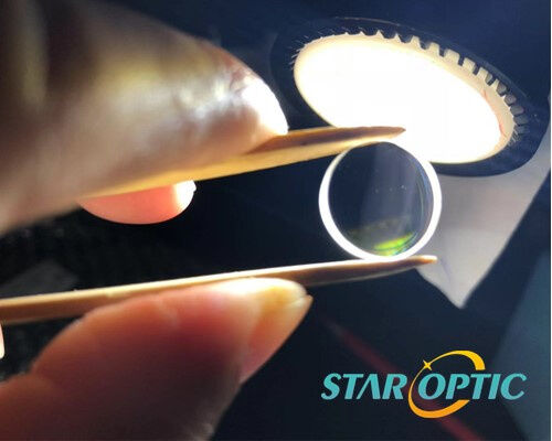 Optisches Glas Linsen Kuppelmaterial Optisches Glas Dicke 1 mm bis 20 mm Optikmaterial Optisches Glas für die optische Leistung hergestellt